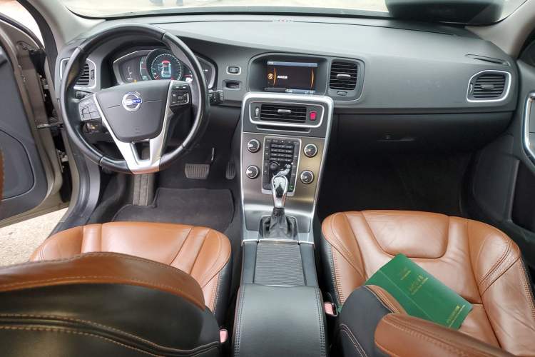 Used Volvo V60 2014 T5 Zhiya Edition