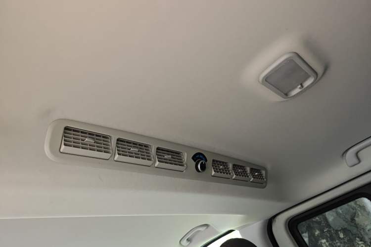 Used FORTHING Lingzhi PLUS 2021 2.0L Manual Luxury 9-Seater Headliner