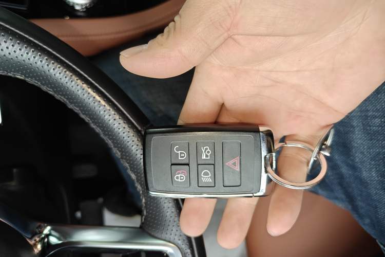 Used Jaguar XFL 2022 XFL 2.0T P250 Two-Wheel-Drive Elite Sport Edition Vehicle Key