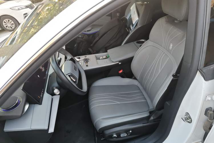 Used Geely Galaxy E8 2024 550 km Range Rear-Drive Dragon Edition
