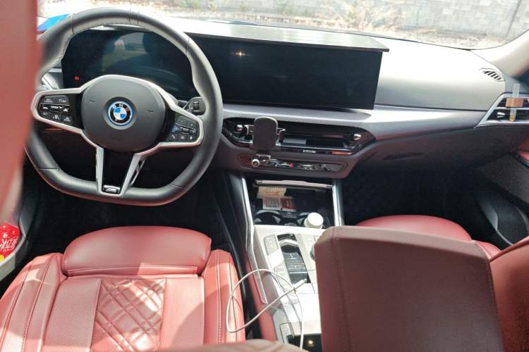 Used BMW i3 2025 eDrive 40 L Midnight Sports Package
