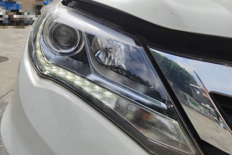 Used BYD S7 2016 2.0T Automatic Prestige Plus Right Front Headlight