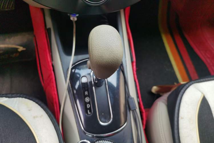 Used Nissan Tiida 2014 1.6L CVT Cool Cafe Edition Gear Lever