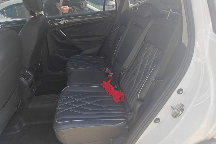 Used Volkswagen Tiguan L 2023 330TSI Automatic Two-Wheel Drive R-Line Enjoyment Edition