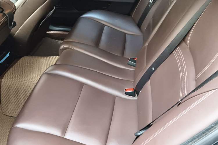 Used BMW 5 Series 2014 525Li Luxury Design Package Left Rear Seat