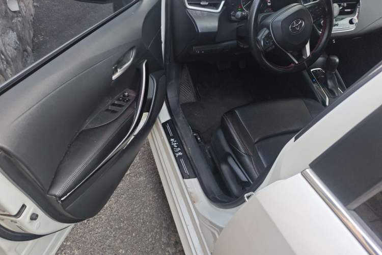 Used Toyota Levin 2019 Dual-Engine 1.8H E-CVT Luxury Edition China V Standard Driver Seat