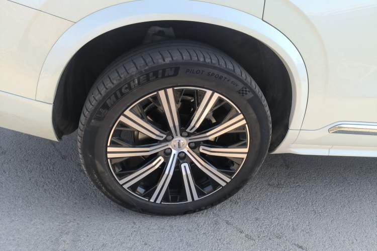 Used Volvo XC90 2024 B5 SmartDrive Luxury Edition 5 Seats
