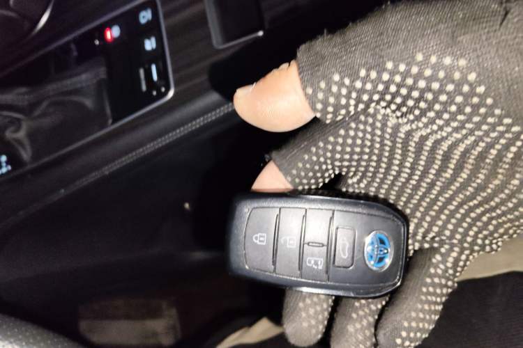 Used Toyota Granvia 2023 2.5L Hybrid Flagship VIP Edition Vehicle Key