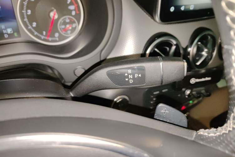 Used Mercedes-Benz B-Class 2015 B 200 Sport Edition Gear Lever