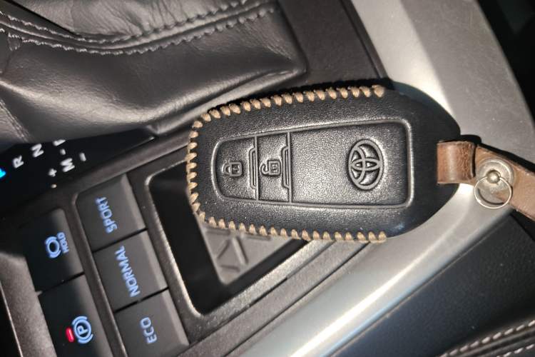 Used Toyota Wildlander 2020 2.0L CVT Two-Wheel Drive Luxury Edition Vehicle Key