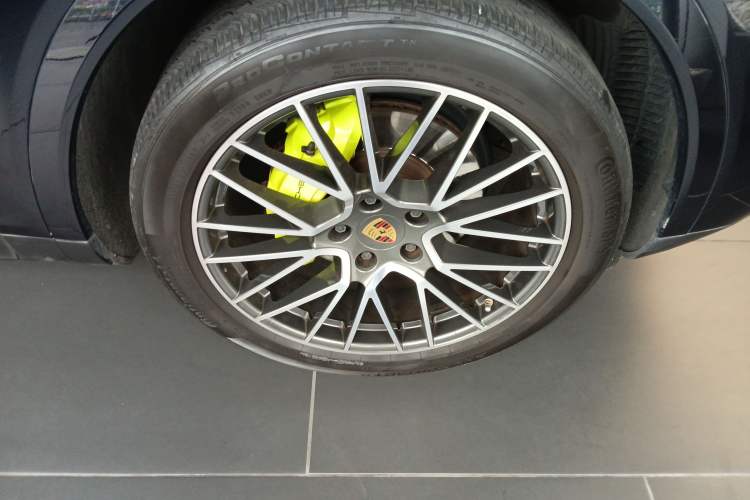 Used Porsche Cayenne E-Hybrid 2023 Cayenne E-Hybrid 2.0T Platinum Edition Right Front Wheel Hub