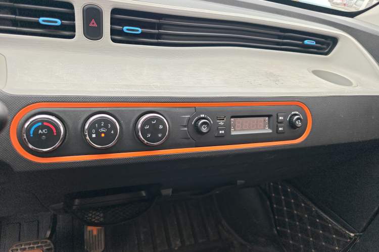 Used Wuling Hongguang MINIEV 2020 Enjoy Edition Lithium-Ion Battery Audio And AC Panel