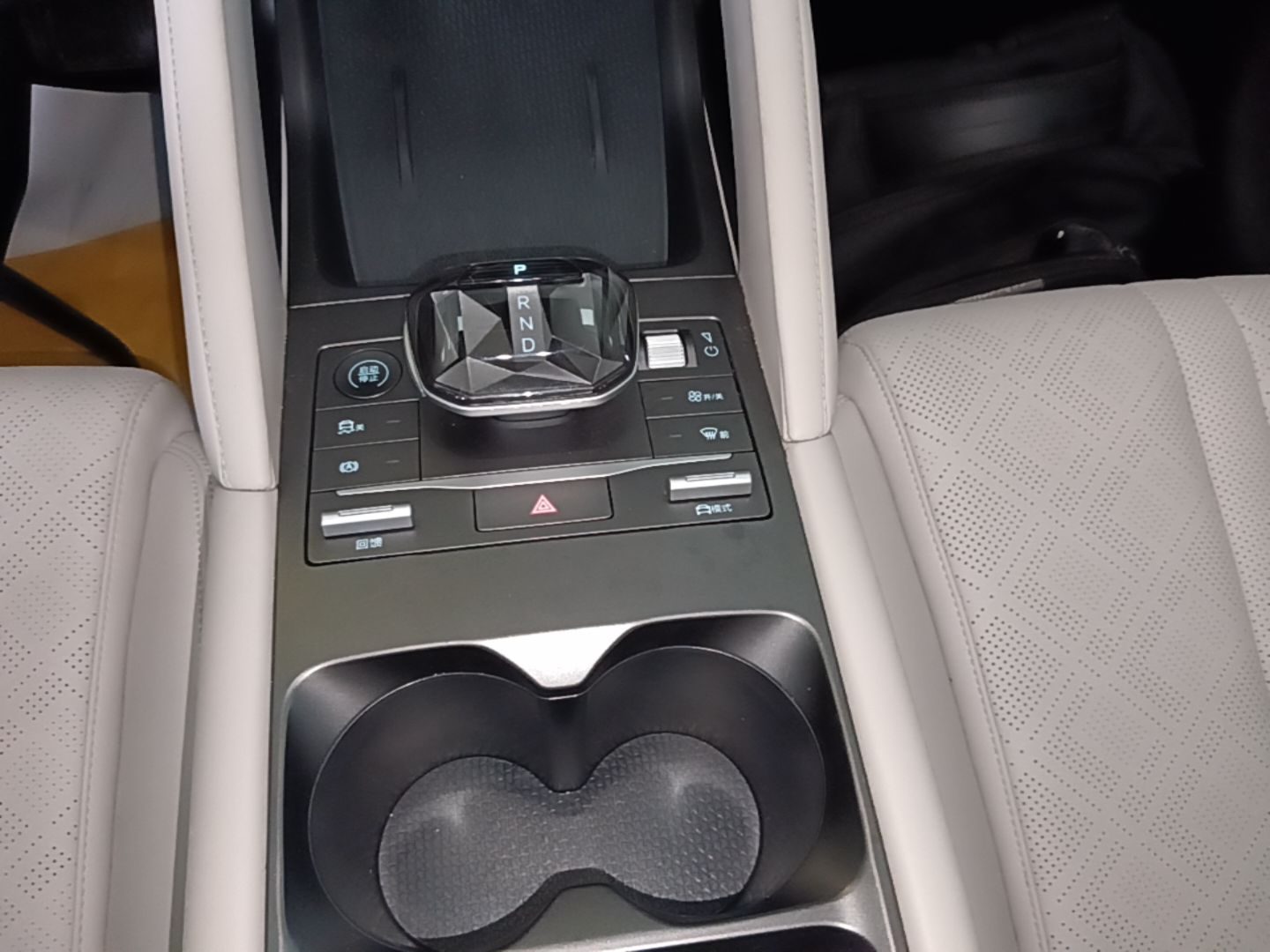 BYD Yuan UP 2024 401 km Active Version — снимка 16