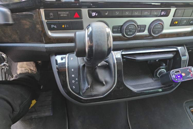 Used Volkswagen Multivan 2018 2.0 TSI Four-Wheel Drive Comfort Edition 7-Seater Gear Lever