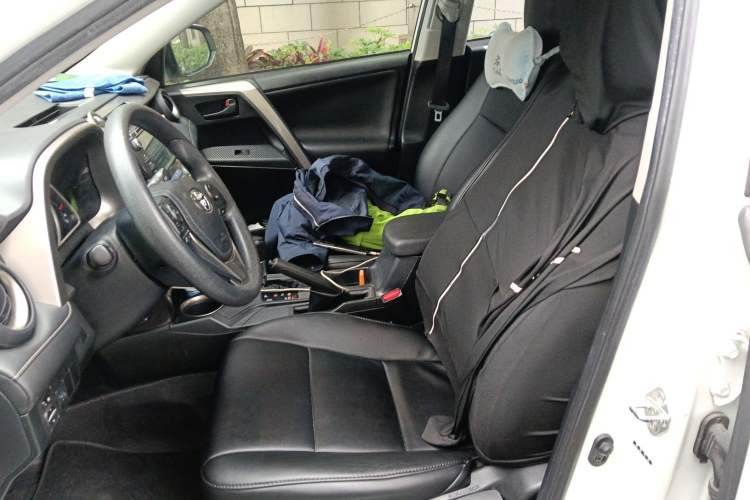 Used Toyota RAV4 2015 2.0L CVT Two-Wheel Drive Fashion Edition