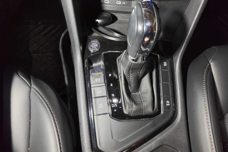 Used Volkswagen Tharu 2021 280TSI Two-Wheel-Drive Luxury Plus Edition Gear Lever