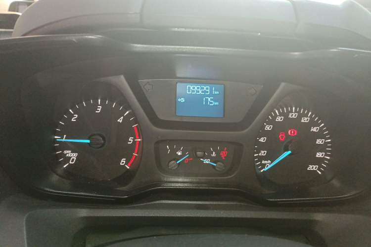 Used Ford Transit 2017 2.0T Diesel Multi-Purpose Commercial Vehicle Short Wheelbase Low Roof China V Standard
