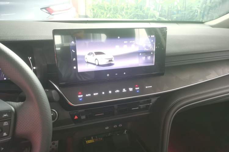 Used Toyota Camry 2026 Model Dual-Engine 2.0HSE Sport Lite Edition Audio And AC Panel