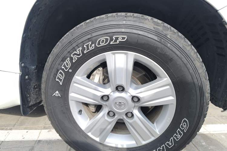Used Toyota Land Cruiser 2015 4.0L V6 Middle East Limited Edition Right Front Wheel Hub