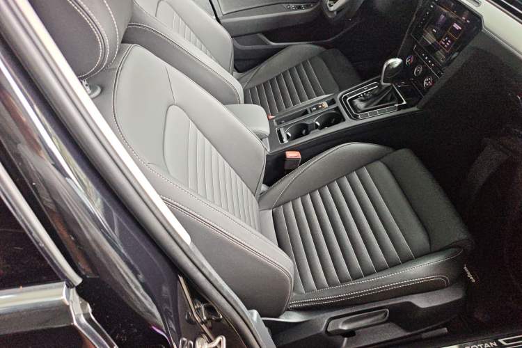 Used Volkswagen Magotan 2020 280TSI DSG Comfort Edition Right Front Seat