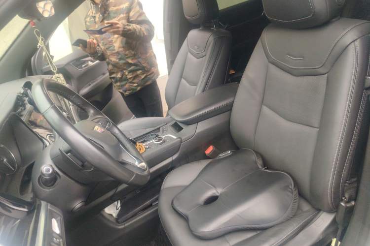 Used Cadillac XT6 2022 2.0T Six-Seater Four-Wheel-Drive Luxury Standard Edition Left Front Seat