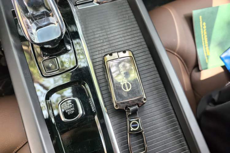 Used Volvo XC60 2024 B5 4x4 Smart Luxury Edition Vehicle Key