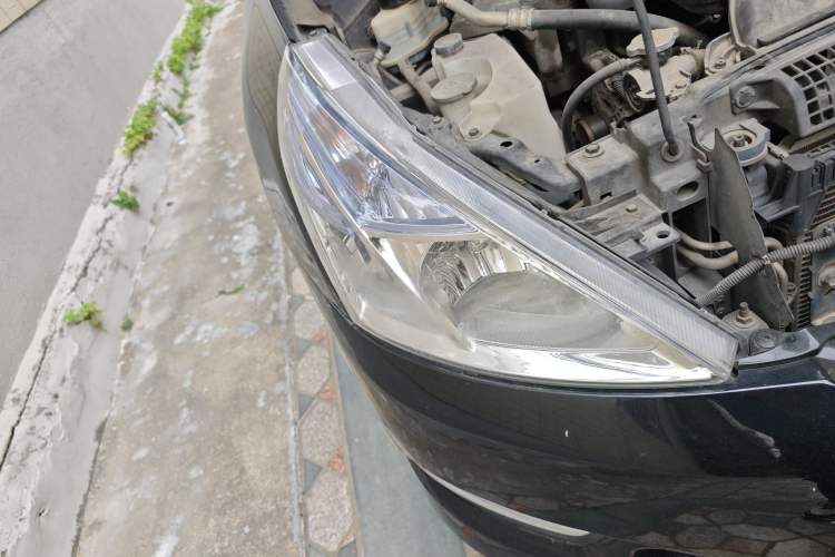 Used Nissan Teana 2011 2.0L XL Comfort Edition Right Front Headlight