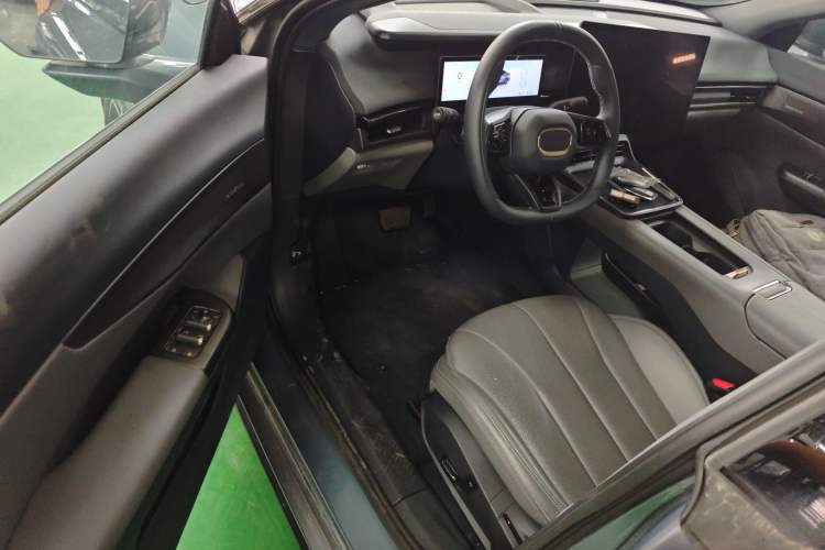 Used Lynk & Co 07 2024 EM-P 126 Long-Range Halo Driver Seat