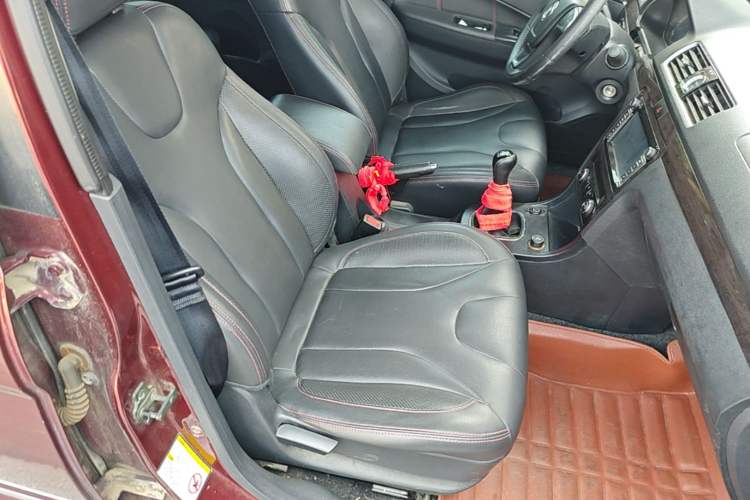 Used Dongfeng Fengon 370 2016 1.5L Manual Luxury 7-Seater
