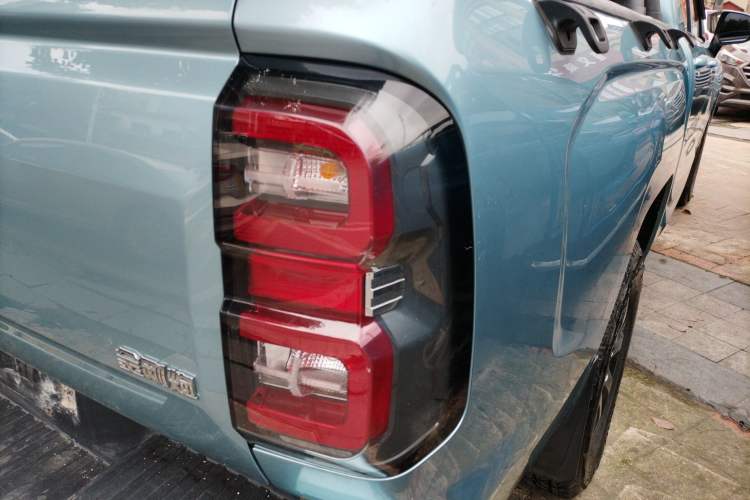 Used Great Wall King Kong Poer 2022 2.0T Manual Diesel Two-Wheel Drive Elite Version with Long Bed GW4D20M
