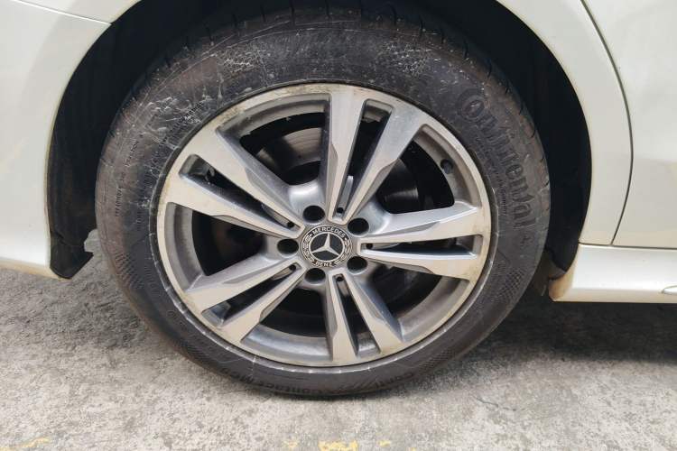 Used Mercedes-Benz C-Class 2018 C 200 L Sport Edition Right Rear Wheel Hub
