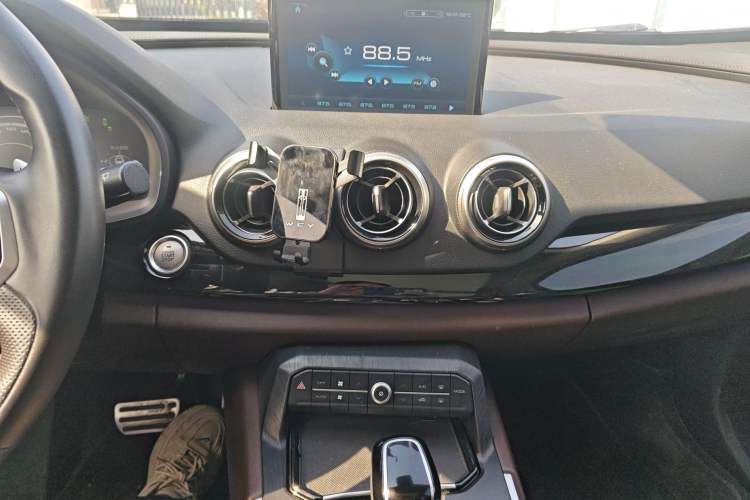 Used Wey VV7 2017 2.0T Flagship Model Audio And AC Panel