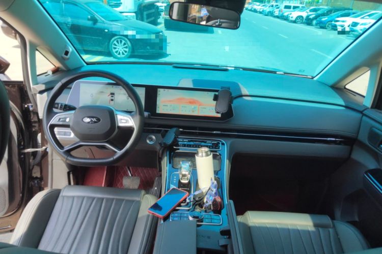 Used JAC Refine RF8 PHEV 2024 Zhiling Edition 1.5T 150KM Flagship Model – Lithium Iron Phosphate Center Console