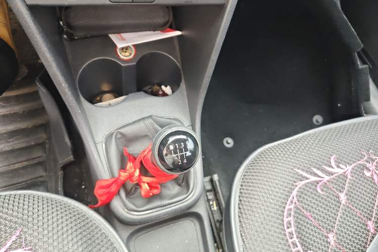 Used Volkswagen Polo 2014 1.4L Manual Fashion Edition Gear Lever