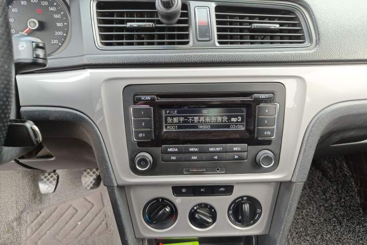 Used Volkswagen Lavida 2013 Classic 1.6L Manual Fashion Edition
