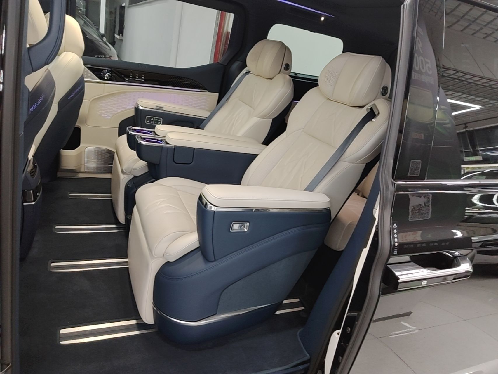 Zeekr 009 2024 Six-Seat Executive Version 4WD 108 kWh — снимка 20