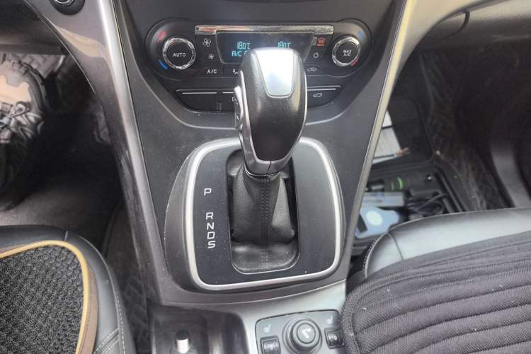 Used Ford Kuga 2015 2.0L GTDi Four-Wheel Drive Elite Model Gear Lever
