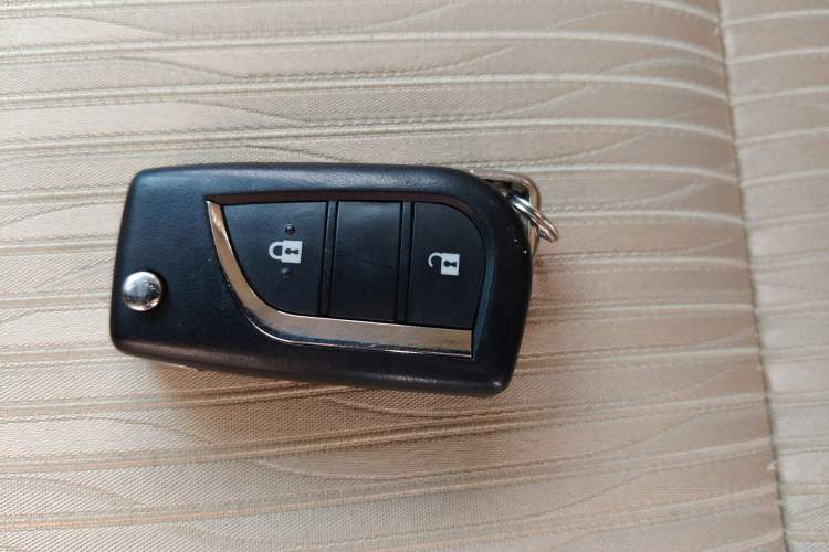 Used Toyota Highlander 2018 2.0T Two-Wheel Drive Elite Edition 7 Seats China VI Standard Vehicle Key