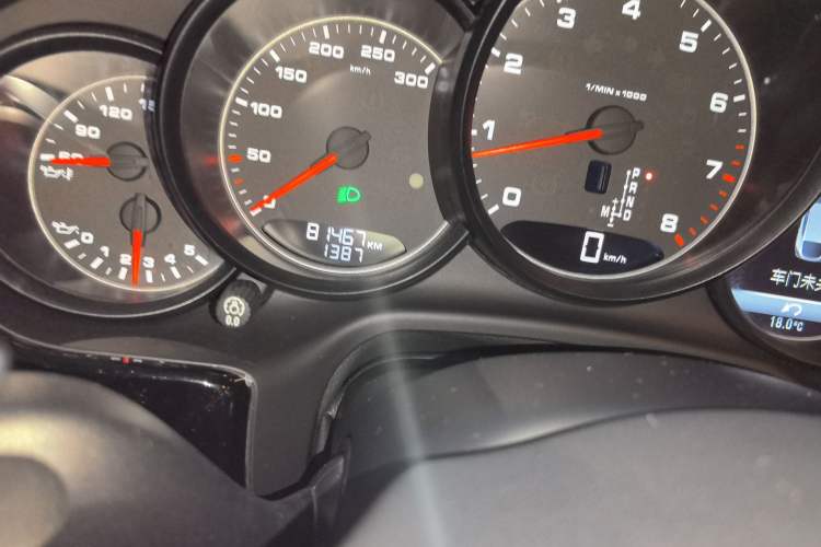 Used Porsche Panamera 2016 Panamera Edition 3.0T Odometer Close Up