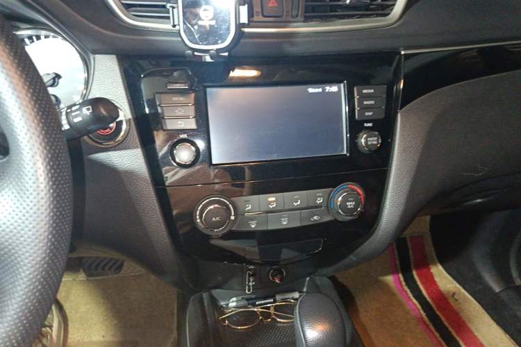 Used Nissan Qashqai 2017 2.0L CVT Luxury Edition China V Standard Audio And AC Panel