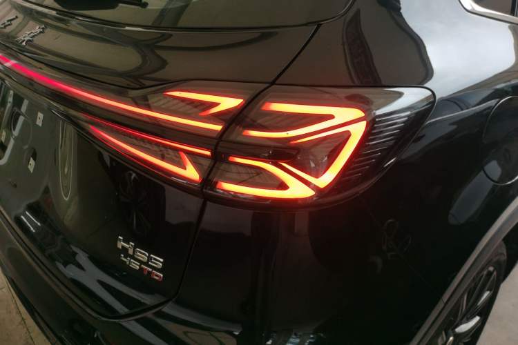 Used Hongqi HS5 2025 2.0T Two-Wheel-Drive Xuan Ying Edition