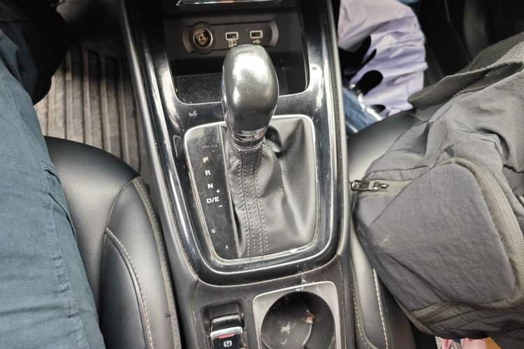 Used Roewe i5 2019 1.5L Automatic 4G Connected Linghao Flagship Edition Gear Lever