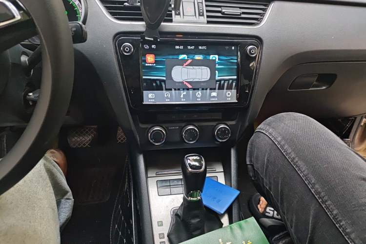 Used Skoda Octavia 2018 TSI280 DSG Luxury Edition Audio And AC Panel