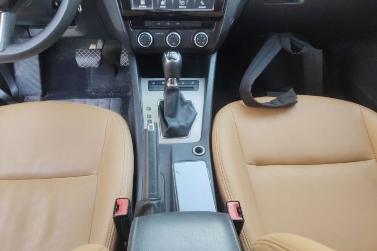 Used Skoda Octavia 2018 TSI230 DSG Comfort Edition Gear Lever