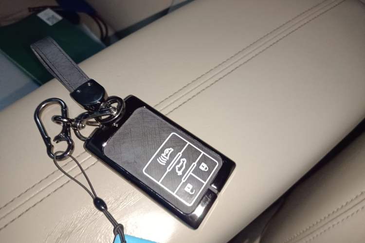 Used Cadillac XTS 2013 28T Comfort Model Vehicle Key