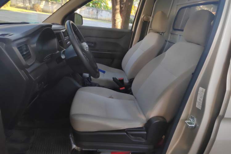 Used Wuling Hongguang V 2019 1.5L Jingqu Edition Sealed-Window Vehicle China VI LAR
