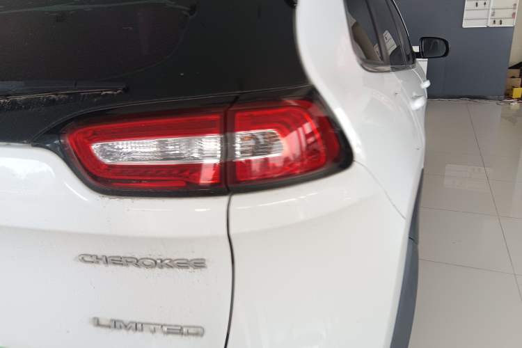 Used Jeep Cherokee 2017 2.0L Superior Edition Right Rear Taillight