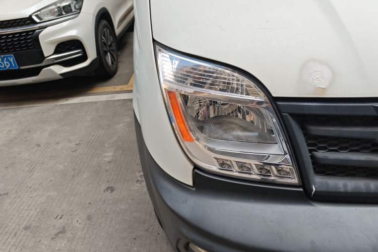 Used SAIC MAXUS Xintu V80 2019 2.5T Classic Edition 6-Speed Manual – Aoyuntong Short Wheelbase Mid-Height Design 5/6 Seats