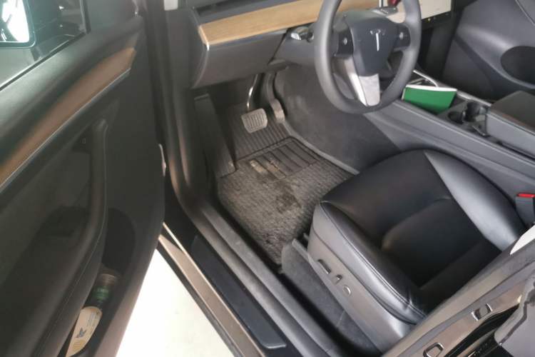 Used Tesla Model Y 2022 Long-Range All-Wheel-Drive Version