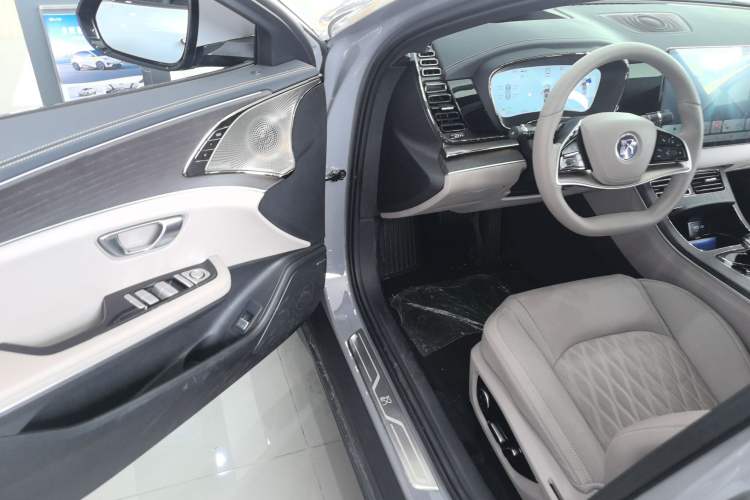 Used BYD Han 2025 DM-i Intelligent Driving Edition 125KM LiDAR Flagship Model
